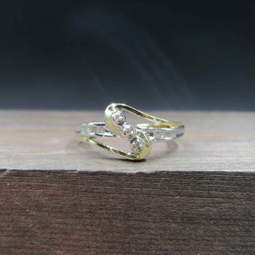 Size 6.5 10K Gold Genuine Diamond Baguettes Ring - Picture 2 of 7